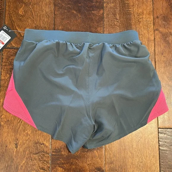 Under Armour Women’s Running/Workout Shorts NWT - Picture 9 of 10